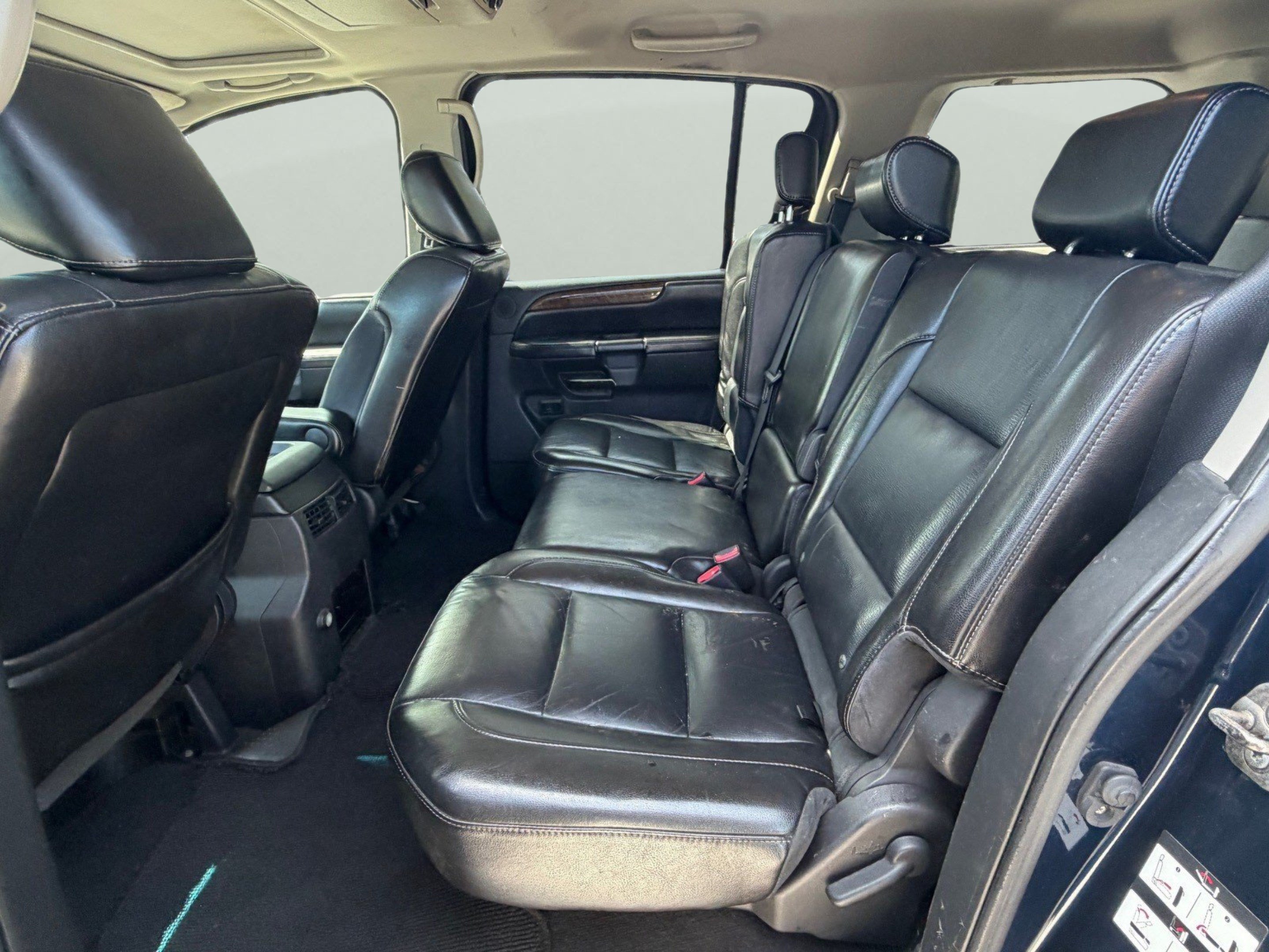 Used 2010 Nissan Armada Titanium w/ DVD Entertainment Pkg RWD image 11