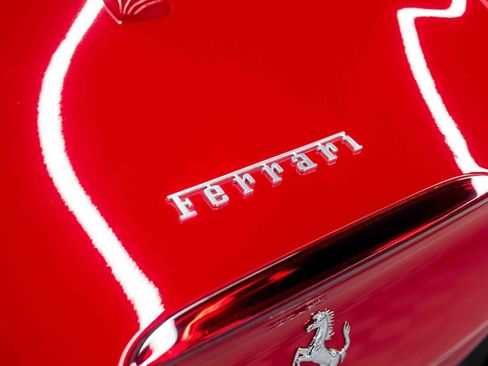 Used 2019 Ferrari Portofino RWD image 35
