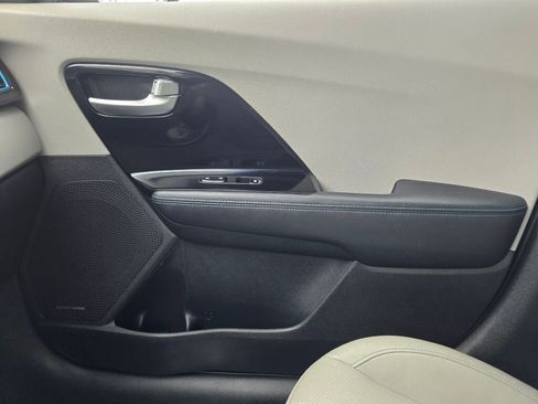 Used 2018 Kia Niro EX Premium image 32