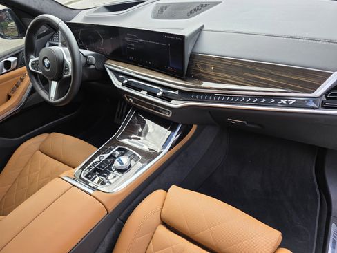 Used 2024 BMW X7 xDrive40i w/ Executive Package image 32