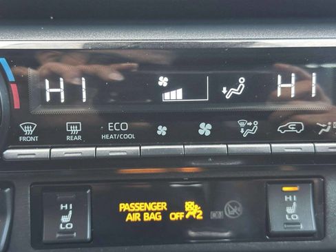 Used 2021 Toyota RAV4 XLE Premium AWD/4WD image 34