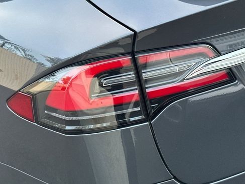 Used 2020 Tesla Model X Long Range image 9