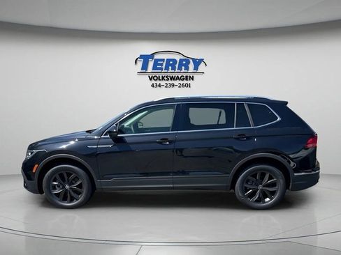 Certified 2024 Volkswagen Tiguan SE w/ Panoramic Sunroof Package image 4