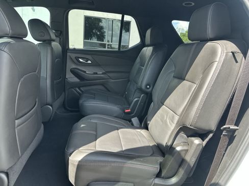 Used 2023 Chevrolet Traverse RS FWD image 4
