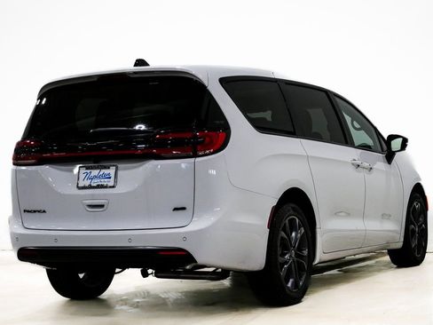 New 2026 Chrysler Pacifica Select AWD/4WD image 6