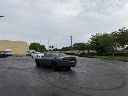 Used 2018 Dodge Challenger R/T image 3