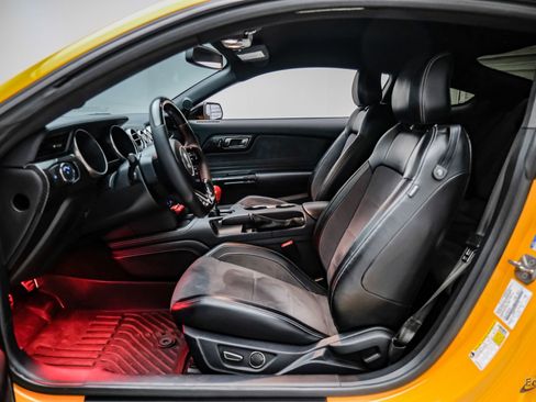 Used 2019 Ford Mustang Shelby GT350 w/ Technology Package RWD image 34