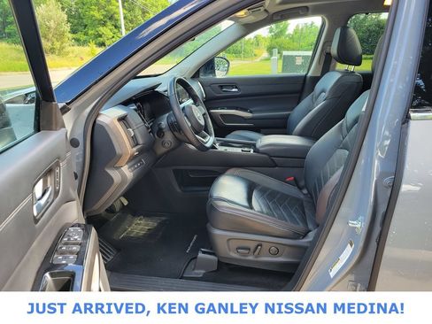Used 2023 Nissan Pathfinder Platinum AWD/4WD image 14