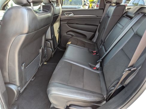 Used 2021 Jeep Grand Cherokee Laredo X AWD/4WD image 15