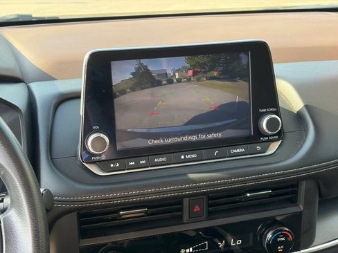Certified 2023 Nissan Rogue SV FWD image 22