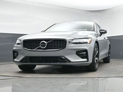 Used 2025 Volvo S60 B5 Plus FWD image 34