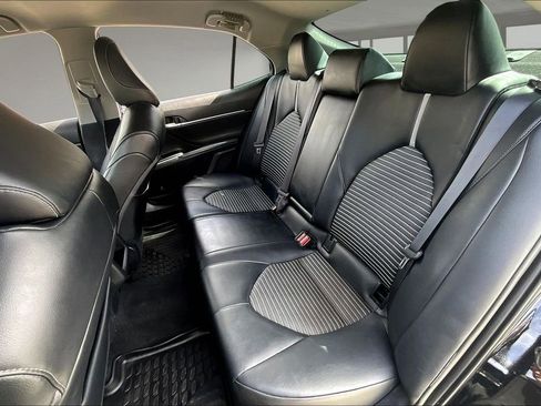 Used 2020 Toyota Camry SE image 22