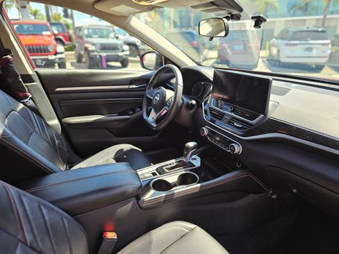 Used 2023 Nissan Altima 2.0 SR FWD image 26