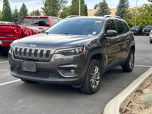 Used 2019 Jeep Cherokee Latitude Plus AWD/4WD image 2