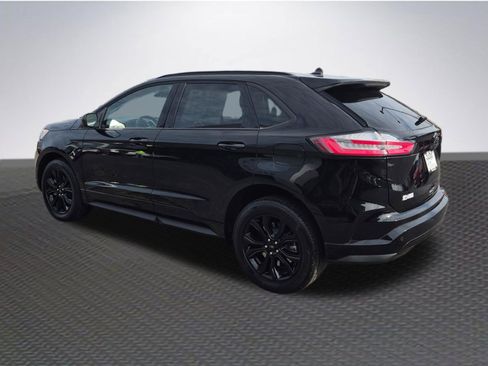 Used 2024 Ford Edge SE w/ Black Appearance Package image 5