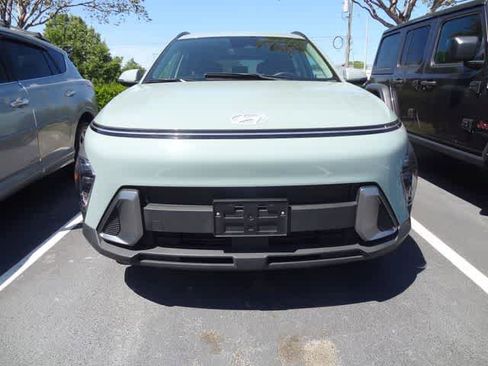 Used 2025 Hyundai Kona SEL AWD/4WD image 2
