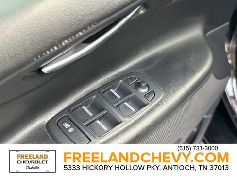 Used 2017 Jaguar XE image 27