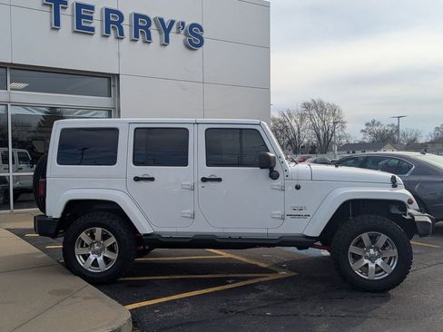 Used 2017 Jeep Wrangler Unlimited Sahara w/ Connectivity Group image 2
