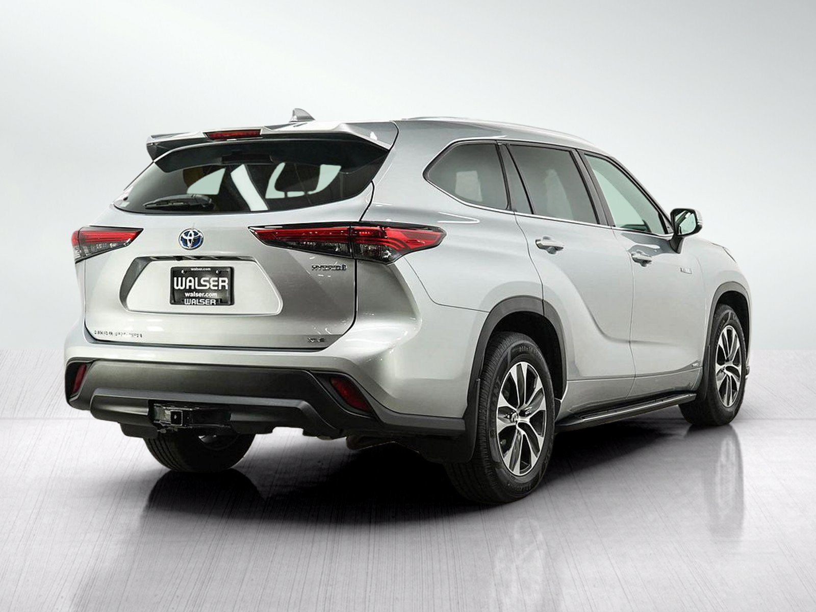 Used 2021 Toyota Highlander XLE AWD/4WD image 5