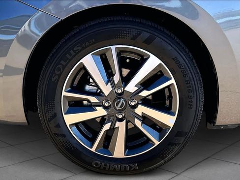 Used 2025 Nissan Versa SV image 11