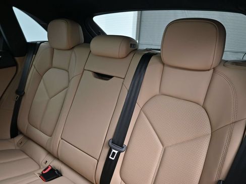 Certified 2026 Porsche Macan AWD/4WD image 6