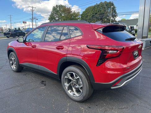 New 2026 Chevrolet Trax LT w/ Sunroof Package FWD image 3
