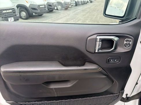 Used 2025 Jeep Wrangler Unlimited Sahara w/ Safety Group image 8