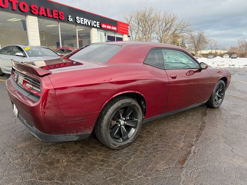 Used 2019 Dodge Challenger SXT image 7