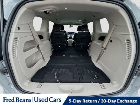 Used 2024 Chrysler Pacifica Touring-L FWD image 37