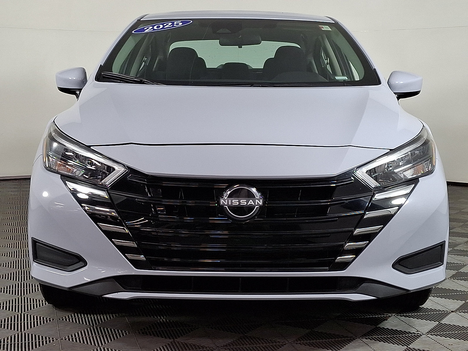 Used 2025 Nissan Versa SV FWD image 5