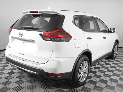 Used 2018 Nissan Rogue S FWD image 4