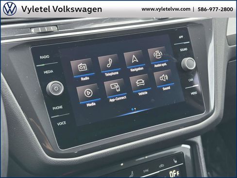 Certified 2022 Volkswagen Tiguan SE image 25