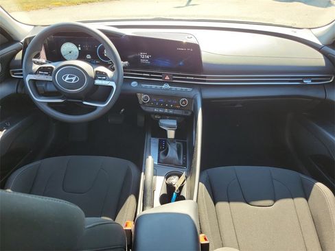 Used 2024 Hyundai Elantra SEL image 9