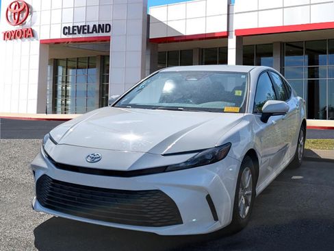 Used 2025 Toyota Camry LE FWD image 4