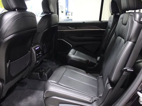 Used 2023 Jeep Grand Cherokee L Limited w/ Luxury Tech Group II AWD/4WD image 23