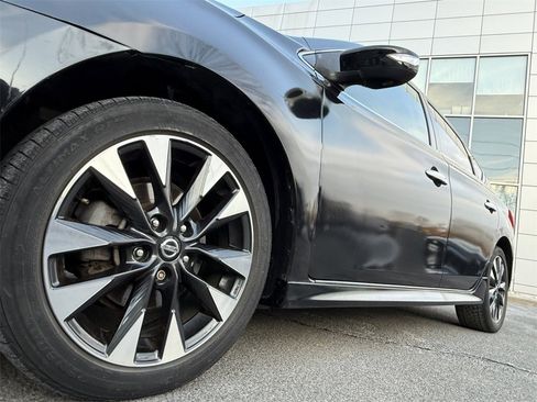 Used 2019 Nissan Sentra SR image 10