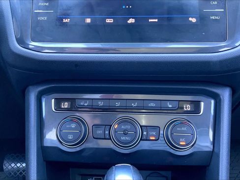 Used 2020 Volkswagen Tiguan SEL image 34