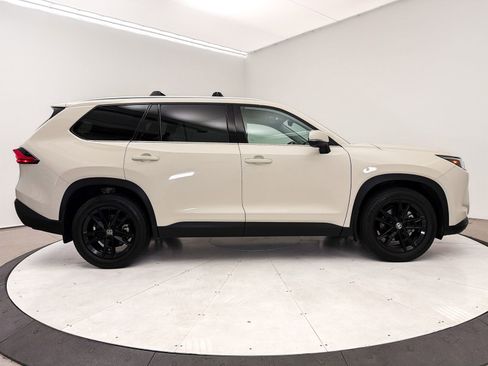 Used 2024 Toyota Grand Highlander AWD image 34