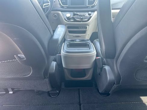 Used 2021 Chrysler Voyager Lxi FWD image 22