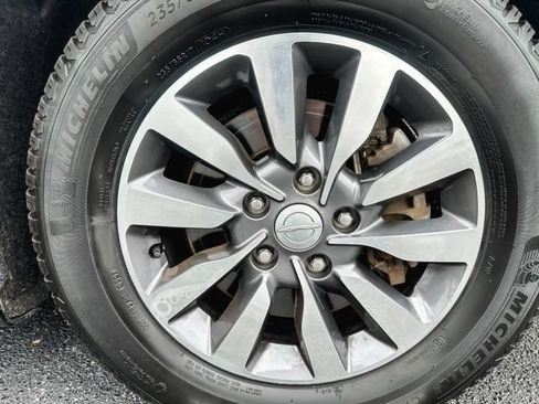 Used 2020 Chrysler Pacifica Touring-L Plus w/ Advanced Safetytec Group FWD image 11