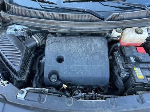 Used 2021 Chevrolet Traverse LT FWD image 28