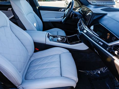 Used 2025 BMW X5 xDrive50e w/ Executive Package image 17