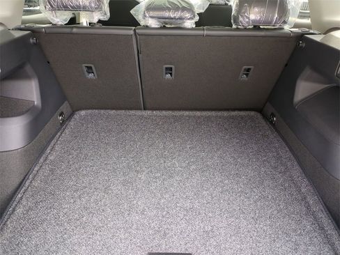 New 2026 Volkswagen Tiguan SE image 33