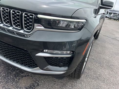 Used 2023 Jeep Grand Cherokee Summit w/ Luxury Tech Group V AWD/4WD image 9