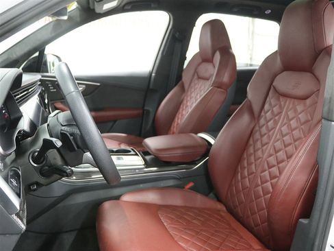 Used 2022 Audi SQ7 Prestige image 9