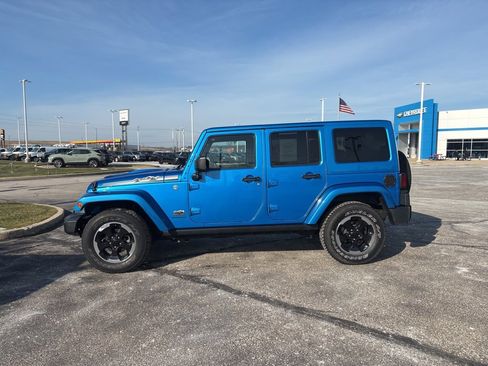 Used 2014 Jeep Wrangler Unlimited Sahara image 2