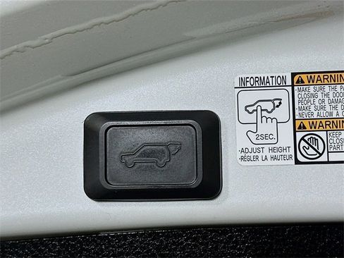 Used 2017 Toyota RAV4 Limited image 10