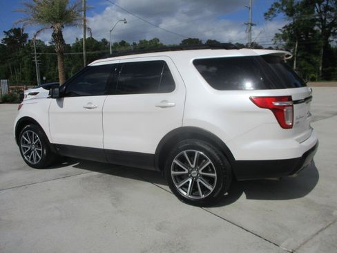 Used 2015 Ford Explorer XLT w/ Equipment Group 202A image 3