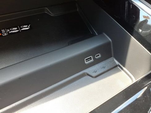 Used 2026 Chevrolet Suburban LT RWD image 28