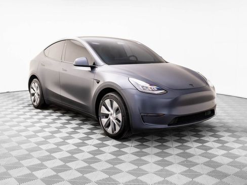 Used 2023 Tesla Model Y Long Range image 9